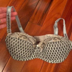 Bra no size tag about 34B